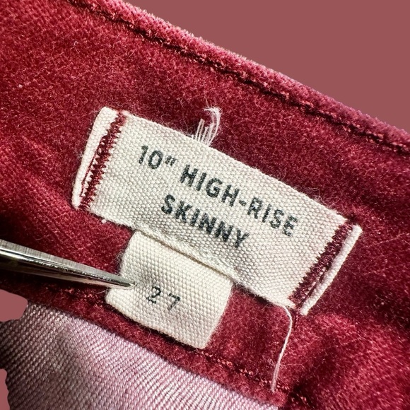 Madewell ‘10” High-Rise Skinny Jeans: Stretch Velvet Edition’ in Dusty Burgundy - Picture 7 of 16